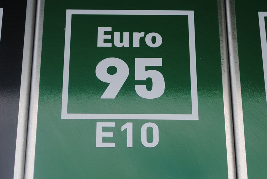 E10